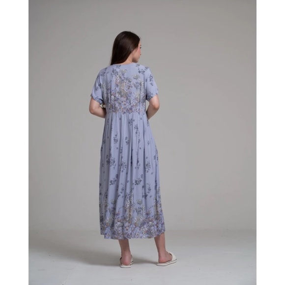 Flowery Dress with Pocket and Buttons, Tropical Design - Picture 6 of 11